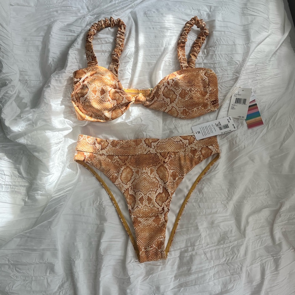 Never worn with tags | billabong bikini
